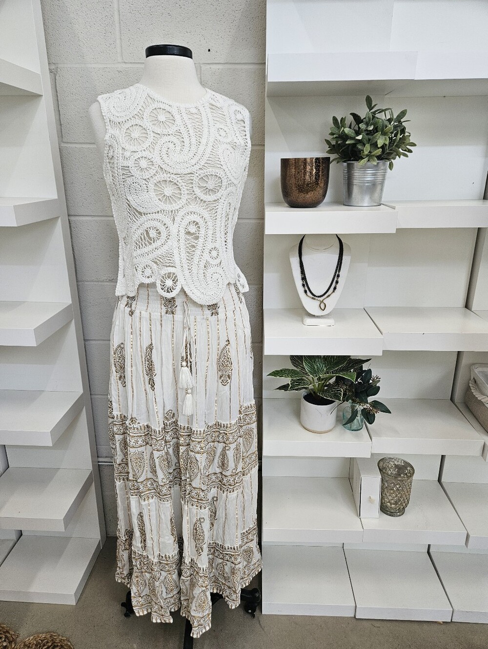 White And Gold Paisley Pull On Skirt